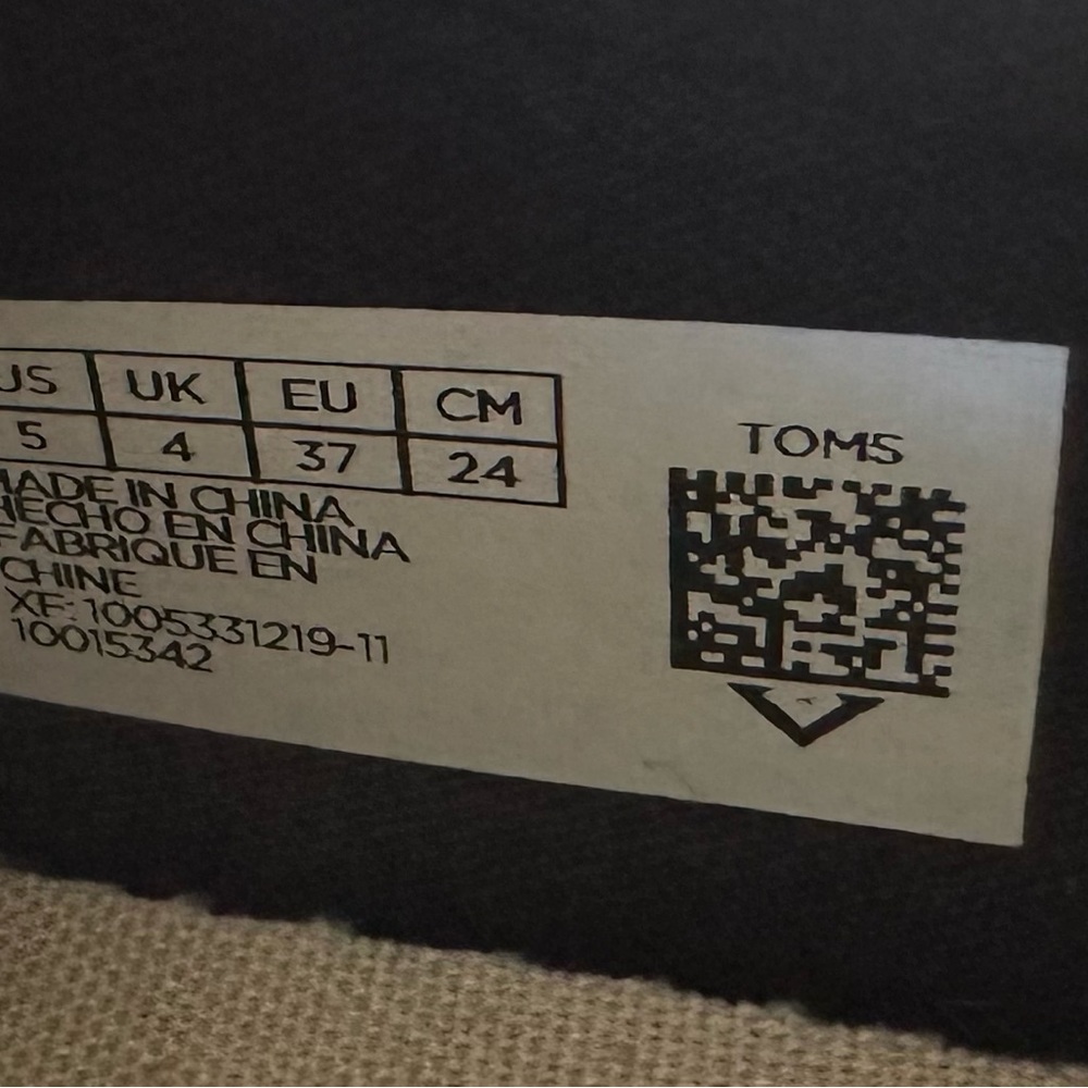 TOMS Lace-Up Shoe Size 5 - Picture 3 of 4
